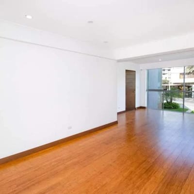San Isidro · $1,150 · 122 m² · 2 Dormitorios · 2 Cocheras