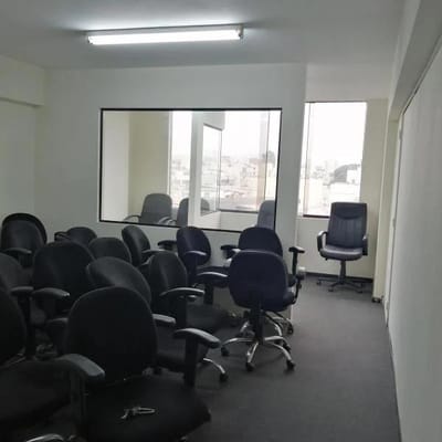 ALQUILO OFICINA,VISTA CALLE, 5to PISO, 32M, V/CALE SIN ASCENSOR
