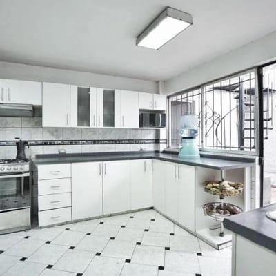 VENDO HERMOSA CASA EN  URB . BELLATRIX SURCO