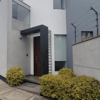 LUJOSA CASA EN LA PLANICIE – PRIMERA ETAPA