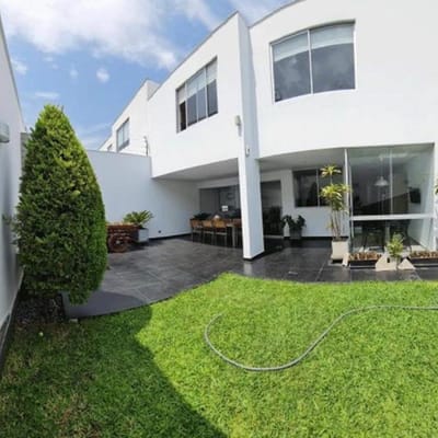 Casa en Venta en Condominio – Sol de La Molina