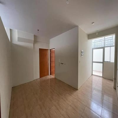 VENTA DE AMPLIO MINI DEPARTAMENTO EN SAN JUAN DE MIRAFLORES