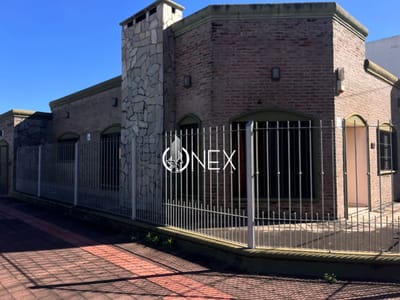 HERMOSA PROPIEDAD EN VENTA CIUDAD DE PAYSANDU  sarandi esq solano garcia