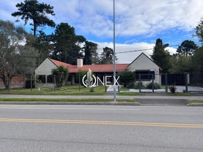 Venta casa 5 dormitorios con piscina en Punta del Este.