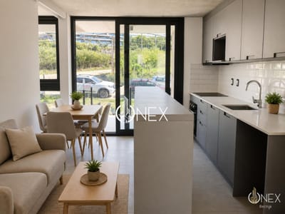 Venta monoambiente con división , balcón con parrillero y garage .