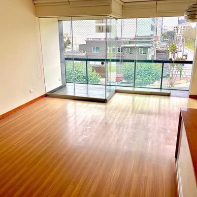 BAJO DE PRECIO Venta de acogedor Dpto frente a parque en San Antonio Miraflores