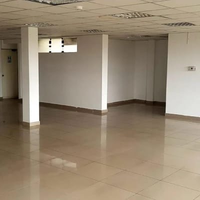 Alquiler de Local Comercial u ofic en Av Aramburu a un paso de la via expresa