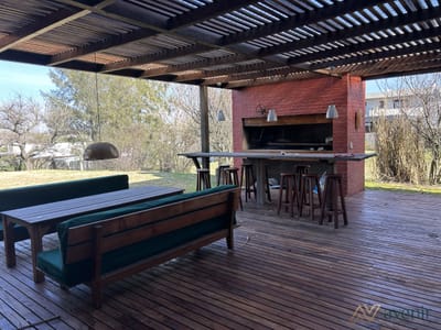 VENTA CASA  EN LA TAHONA 3 DORMITORIOS