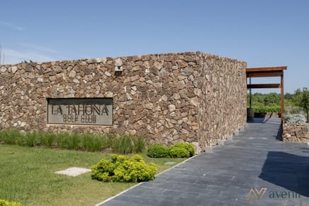 VENTA CASA  EN TAHONA 3 DORMITORIOS