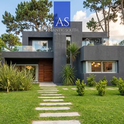 Casa moderna de 3 dormitorios estilo minimalista cercana al mar Playa Mansa Punta del Este
