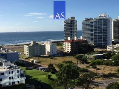 Apartamento 2 domritorios moderno en piso alto con excelentes servicios Playa Brava Punta del Este