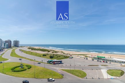 Apartamento de 3 dormitorios en suite frente al mar en Torre Imperiale Playa Brava Punta del Este