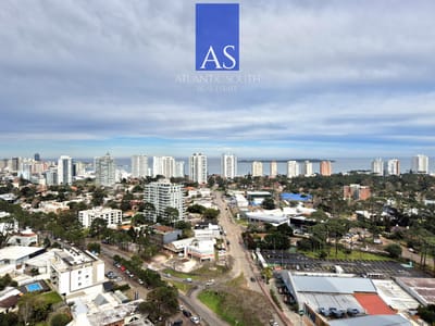Apartamento mdoerno 2 dormitorios piso alto garage servicios bajos gastos Punta del Este