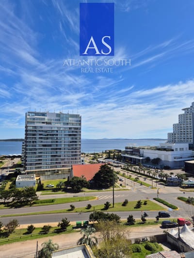 Penthouse 2 dormitorios con vista al mar garage Playa Mansa y Brava Punta del Este