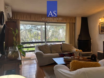 Apartamento de 2 dormitorios con amplio balcón en Playa Mansa