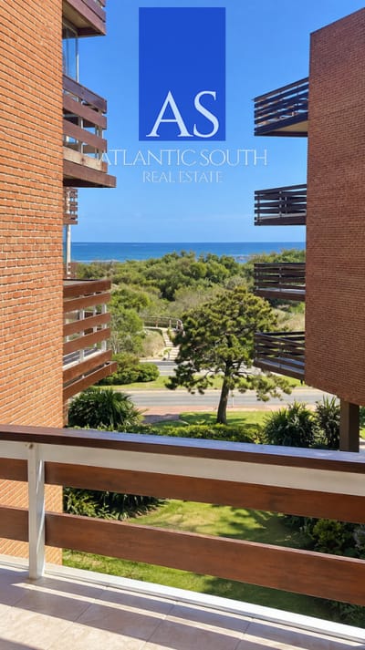 Apartamento 2 dormitorios frente al mar terraza y garage gastos bajos Playa Mansa Punta del Este