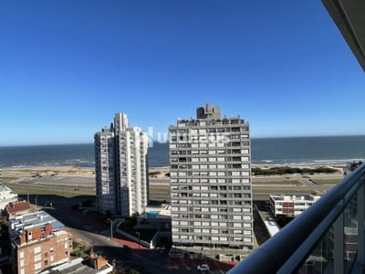 VENTA DE APARTAMENTO DE 1 DORMITORIO EN EDIFICIO ONIX PUNTA DEL ESTE