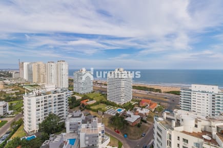 VENTA APARTAMENTO TRES DORMITORIOS PUNTA DEL ESTE EDIFICIO WIND TOWER