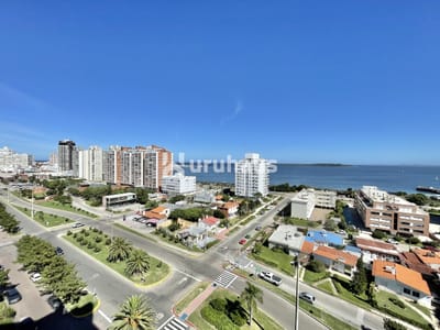 En venta apartamento de 2 dormitorios y 2 baños, playa mansa