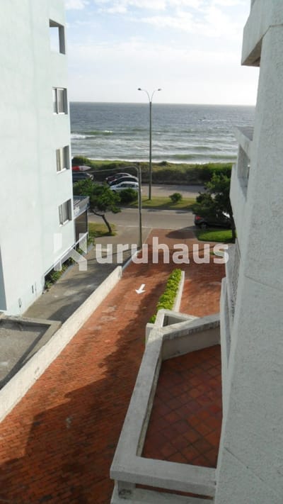 VENTA APARTAMENTO DOS DORMITORIOS PLAYA MANSA PRIMERA LIENA EDIFICIO PANORAMA