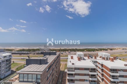 VENTA APARTAMENTO TRES DORMITORIOS Y DEPENDENCIA PUNTA DEL ESTE EDIFICIO SOL Y LUNA