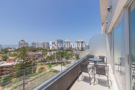 VENTA PENTHOUSE TRES DORMITORIOS PLAYA MANSA EDIFICIO TORRE DEL MAR PARRILLERO PROPIO