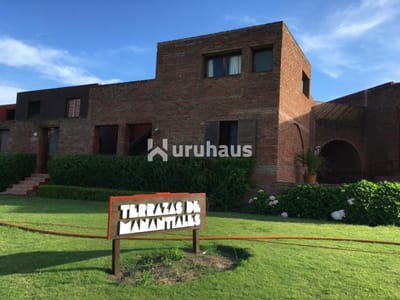 VENTA APARTAMENTO CUATRO DORMITORIOS MANANTIALES EDIFICIO TERRAZAS DE MANANTIALES