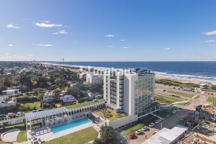 VENTA APARTAMENTO TRES DORMITORIOS PUNTA DEL ESTE EDIFICIO LOOK BRAVA