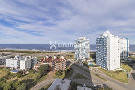 VENTA APARTAMENTO CUATRO DORMITORIOS PUNTA DEL ESTE EDIFICIO FOREST TOWER I