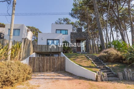 VENTA CASA CINCO DORMITORIO MONTOYA