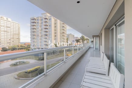VENTA APARTAMENTO TRES DORMITORIOS PLAYA BRAVA EDIFICIO BRAVA BIARRITZ
