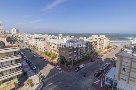 VENTA APARTAMENTO TRES DORMITORIOS PUNTA DEL ESTE EDIFICIO TORRE AMALFI