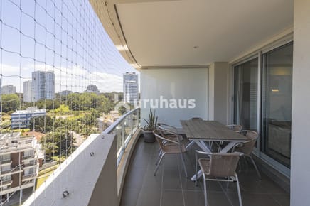 VENTA APARTAMENTO DOS DORMITORIOS PUNTA DEL ESTE EDIFICIO WIND TOWER
