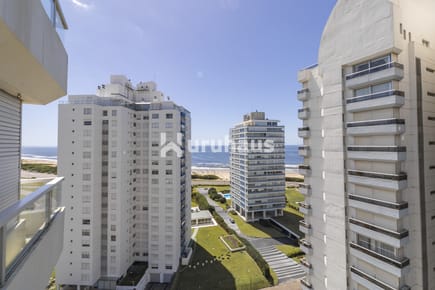 VENTA APARTAMENTO TRES DORMITORIOS PUNTA DEL ESTE PLAYA BRAVA EDIFICIO TORRE MARINA