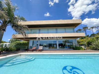 Casa en venta con 4 dormitorios frente a Laguna del Diario, Punta del Este, Maldonado
