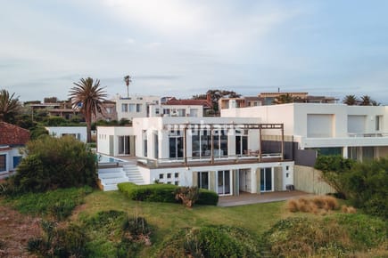 Casa en alquiler temporal de 4 dormitorios en La Barra, sobre el Mar