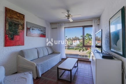 VENTA APARTAMENTO UN DORMITORIO PLAYA MANSA PRIMERA LINEA EDIFICIO PANORAMA