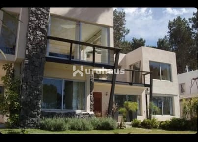 OPORTUNIDAD VENDO CASA EN MONTOYA 5 DORM + SERVICIO. EXCELENTE OPCION EN LUGAR DE PLENO CRECIMIENTO