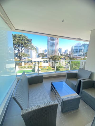 VENTA APARTAMENTO DOS DORMITORIOS AIDY GRILL EDIFICIO WIND TOWER