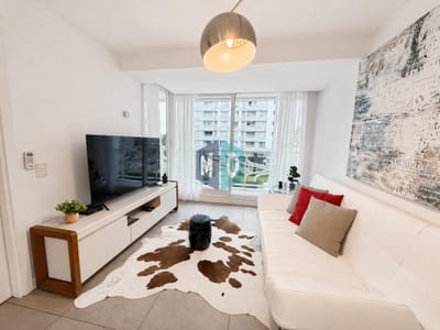 Apartamento en venta de 1 dormitorios a pasos del shopping en Punta del Este.