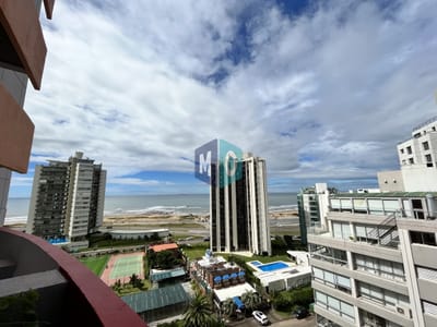 edificio en zona brava, muy cerca de la peninsula