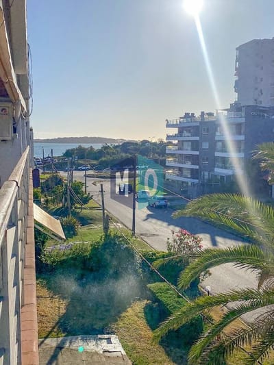 Apartamento En Alquiler Temporario De 1 Dormitorio C/ Cochera En Playa Mansa