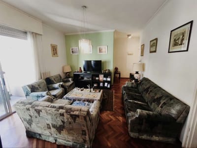 Venta Apartamento 3 Dormitorios en Pocitos con garage y balcón.