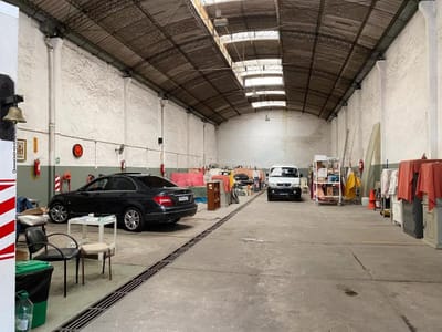 VENTA GALPÓN 507 m2   8m DE ALTURA Y LATURA PERMITIDA CONSTRUCCION  27 metros FOS 100% - CENTRO DE MONTEVIDEO
