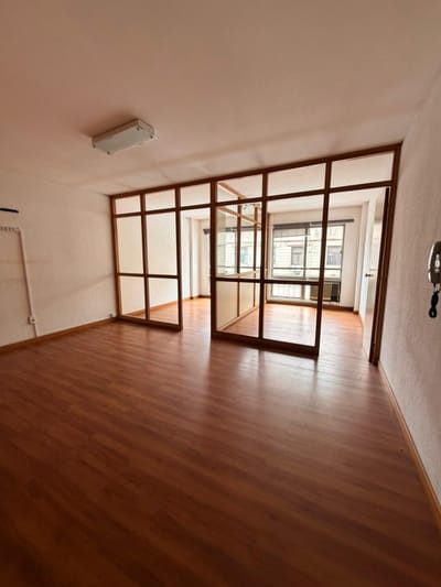 VENTA OFICINA 37m2 2 OFICINAS PRIVADAS + SALA DE REUNIONES - CIUDAD VIEJA