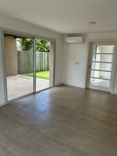 Casa en alquiler 3 dormitorios con piscina en Barrio Olivos Bañados de Carrasco