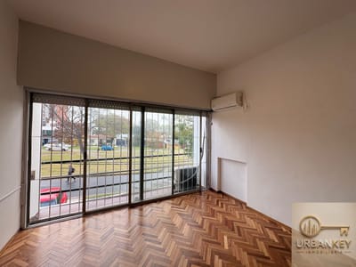 ALQUILER DUPLEX EN BRAZO ORIENTAL 2 DORMITORIOS JARDIN PATIO COCHERA