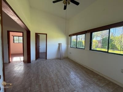 Alquiler casa 4 dormitorios, patio, parrillero + entrada para vehiculos Lagomar