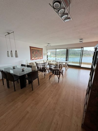 Alquiler Verano, Apartamento de 3 dormitorios en Playa Mansa,Punta del Este, primera línea,fFull Amenities