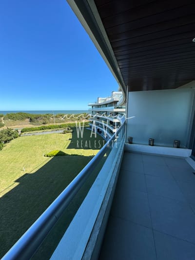 Brava, primera línea, 3 suites y dependencia. Terraza con parrillero.